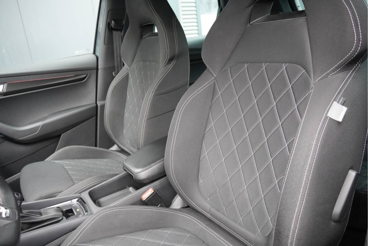 Škoda Karoq ŠKODA Karoq 1.5 TSI ACT 150PK! Automaat Sportline Business BJ2019 Lmv 18″ | Led | Pdc | Navi | App-Connect | Dashboard verlichting | Virtual cockpit | Climate control | Cruise control | Sportstoelen | Zwarte hemel | Sport stuurwiel | Extra getint glas