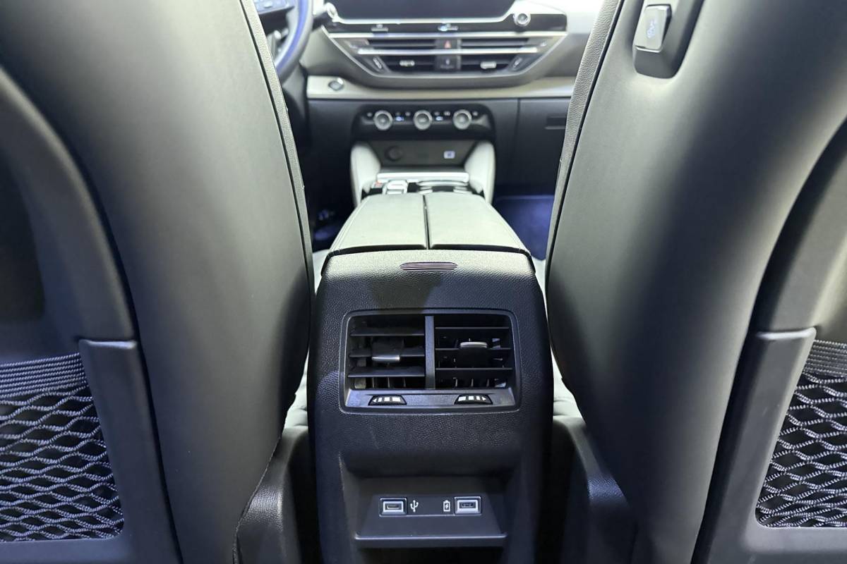 Citroën C5 X Citroen C5 X 1.6 Plug-in Hybrid 225 Shine Automaat | Navigatie | Stoel & Stuurverwarming | Keyless | Lederen bekleding | Massage stoelen | Extra getint glas | Camera