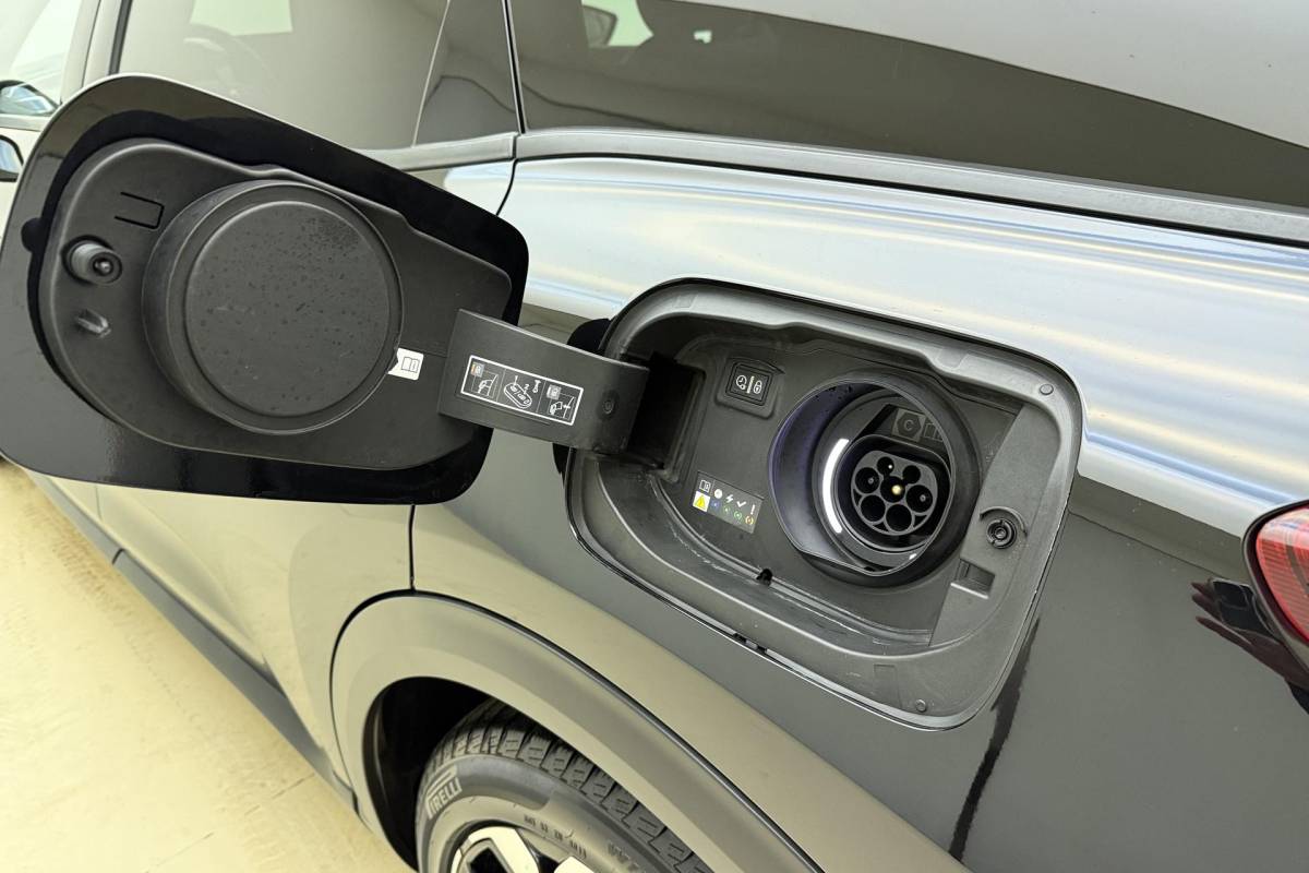 Citroën C5 X Citroen C5 X 1.6 Plug-in Hybrid 225 Shine Automaat | Navigatie | Stoel & Stuurverwarming | Keyless | Lederen bekleding | Massage stoelen | Extra getint glas | Camera