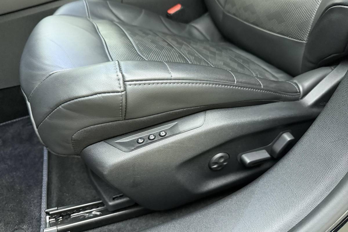 Citroën C5 X Citroen C5 X 1.6 Plug-in Hybrid 225 Shine Automaat | Navigatie | Stoel & Stuurverwarming | Keyless | Lederen bekleding | Massage stoelen | Extra getint glas | Camera