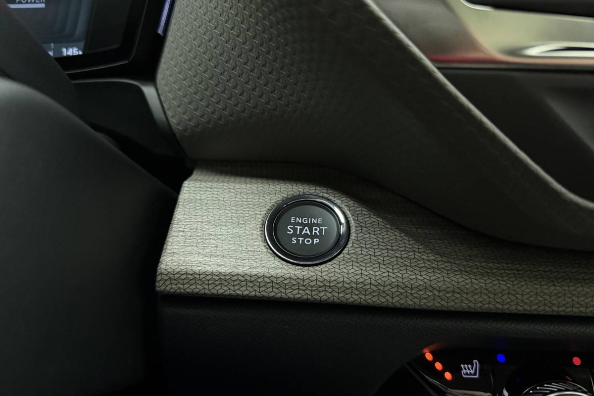 Citroën C5 X Citroen C5 X 1.6 Plug-in Hybrid 225 Shine Automaat | Navigatie | Stoel & Stuurverwarming | Keyless | Lederen bekleding | Massage stoelen | Extra getint glas | Camera