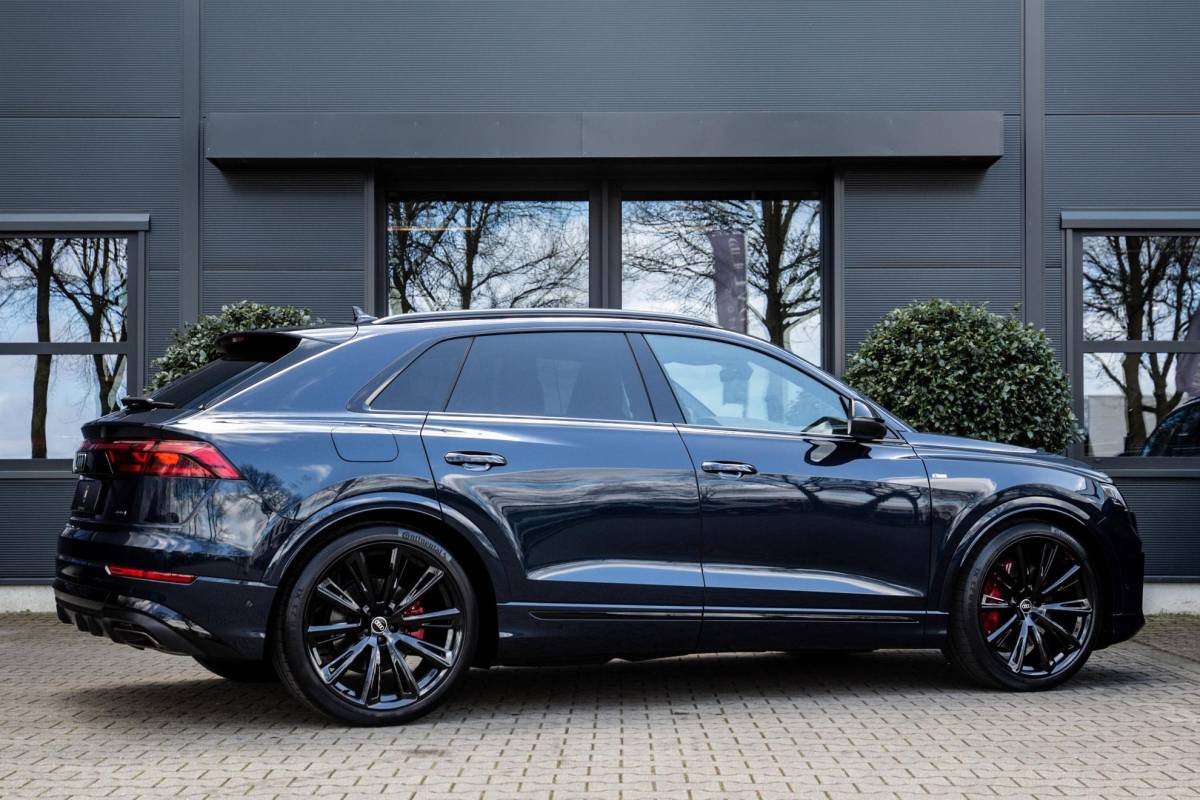 Audi Q8 Audi Q8 60 TFSI e Competition 490pk, Carbon, Full-options 2025