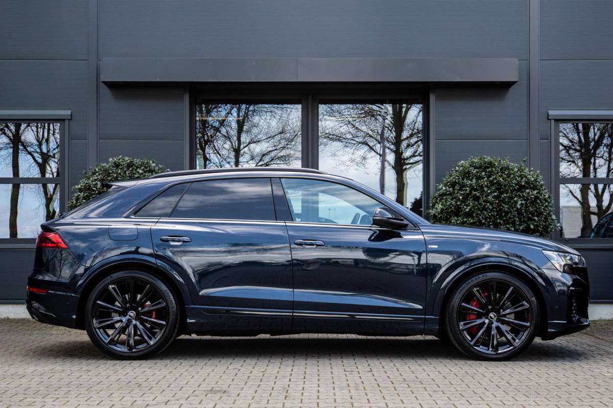 Audi Q8 Audi Q8 60 TFSI e Competition 490pk, Carbon, Full-options 2025