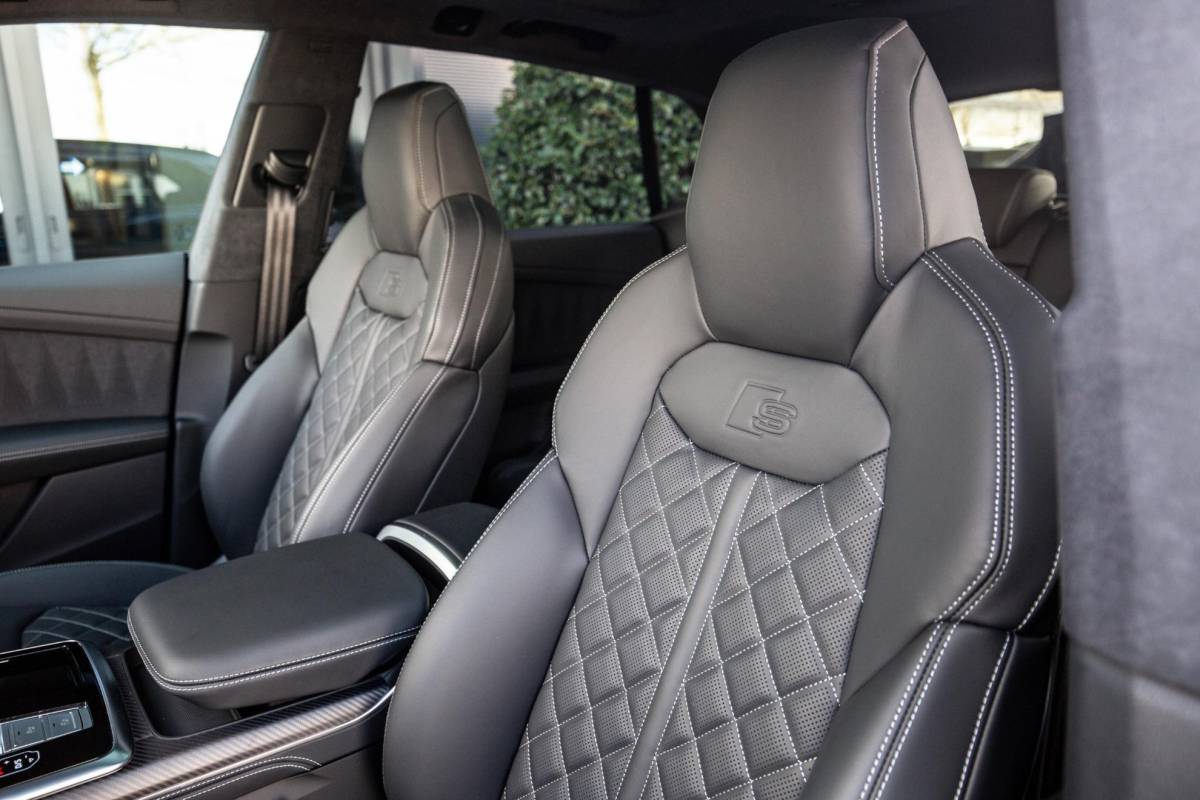 Audi Q8 Audi Q8 60 TFSI e Competition 490pk, Carbon, Full-options 2025