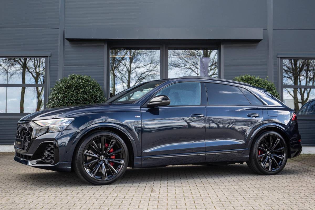 Audi Q8 Audi Q8 60 TFSI e Competition 490pk, Carbon, Full-options 2025