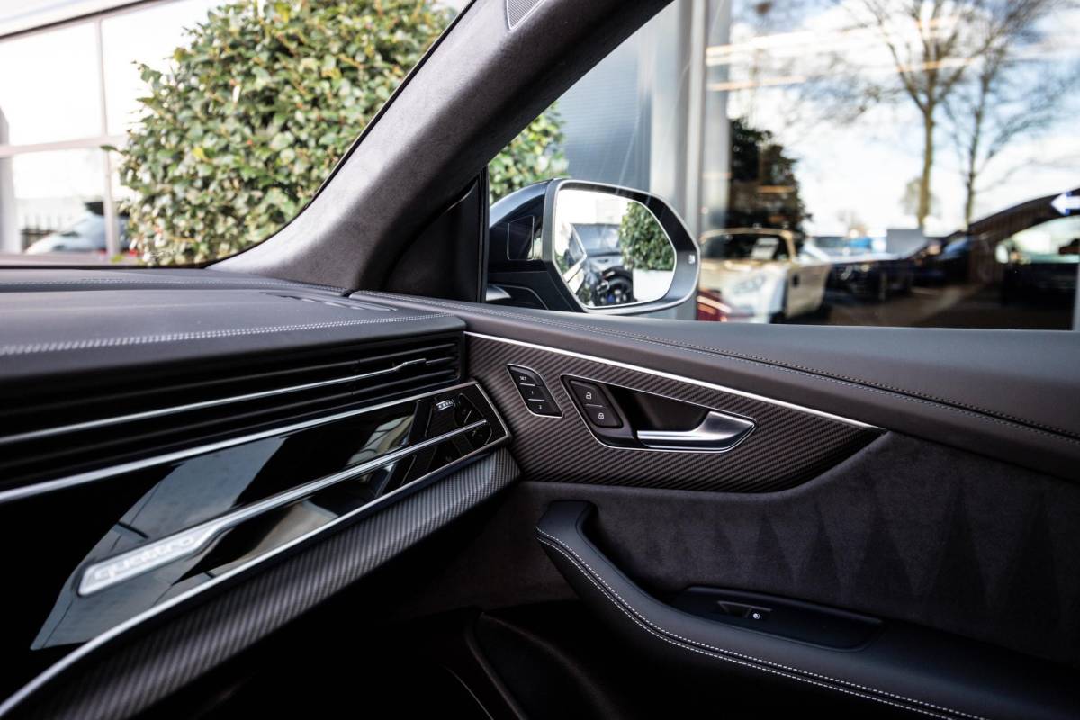 Audi Q8 Audi Q8 60 TFSI e Competition 490pk, Carbon, Full-options 2025