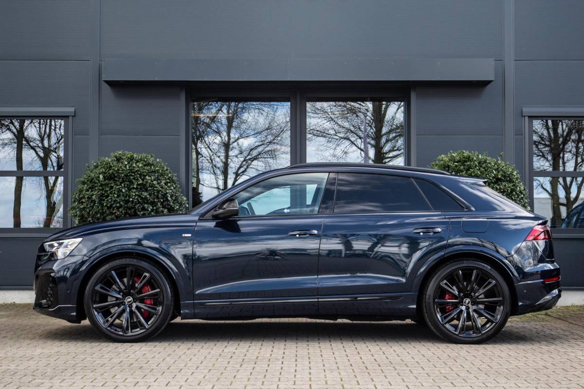 Audi Q8 Audi Q8 60 TFSI e Competition 490pk, Carbon, Full-options 2025