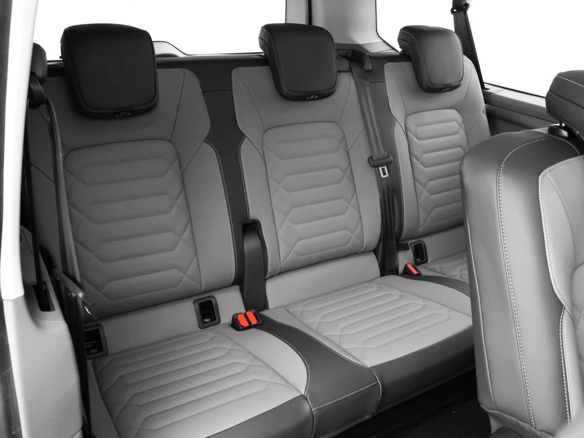 Volkswagen Caravelle Volkswagen Bedrijfswagens Caravelle Style 70kWh / 218pk L2 · 8-zits · 734104