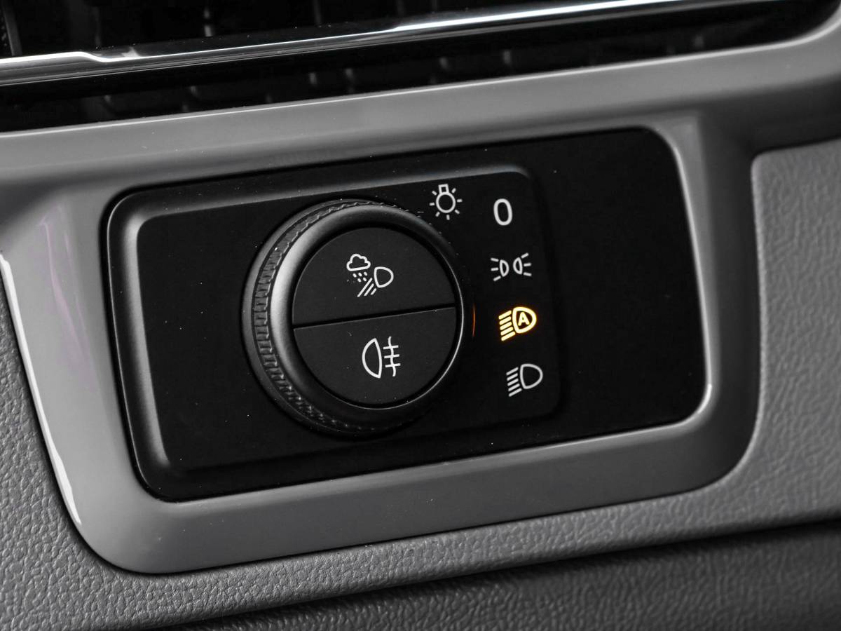 Volkswagen Caravelle Volkswagen Bedrijfswagens Caravelle Style 70kWh / 218pk L2 · 8-zits · 734104
