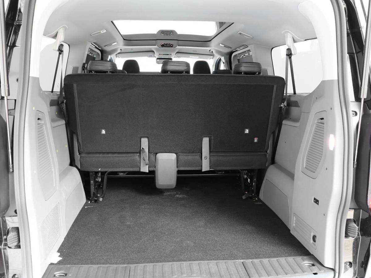 Volkswagen Caravelle Volkswagen Bedrijfswagens Caravelle Style 70kWh / 218pk L2 · 8-zits · 734104