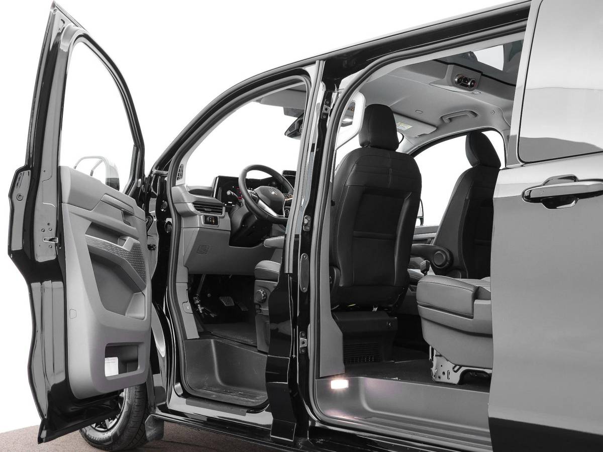 Volkswagen Caravelle Volkswagen Bedrijfswagens Caravelle Style 70kWh / 218pk L2 · 8-zits · 734104