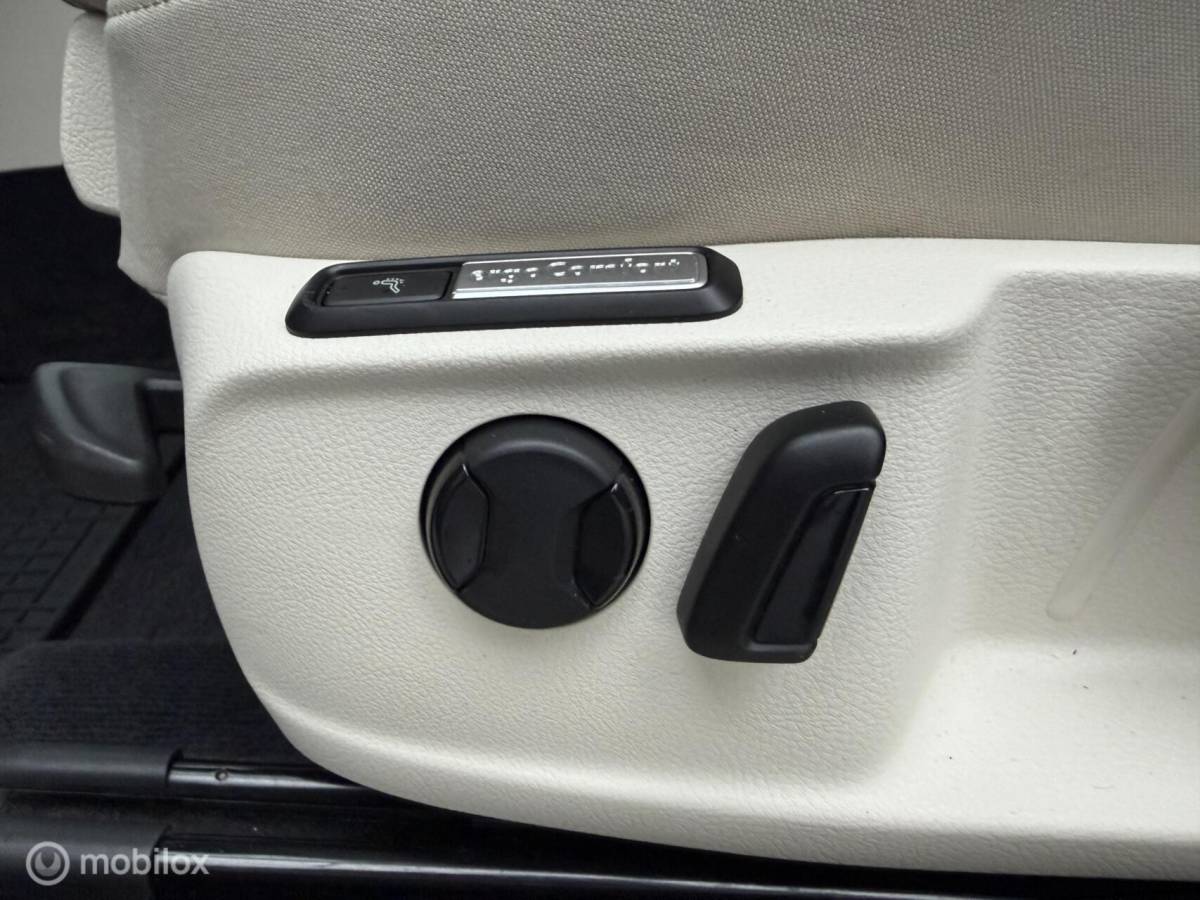 Volkswagen Passat Volkswagen Passat Variant 1.4 TSI ACT DSG CFL ADABCR*CARPLAY*HAAK