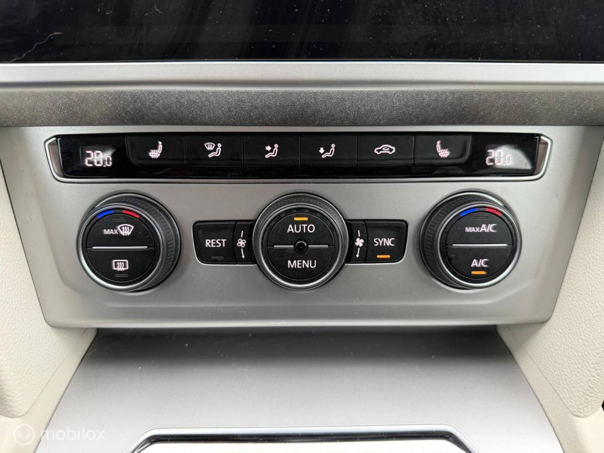Volkswagen Passat Volkswagen Passat Variant 1.4 TSI ACT DSG CFL ADABCR*CARPLAY*HAAK