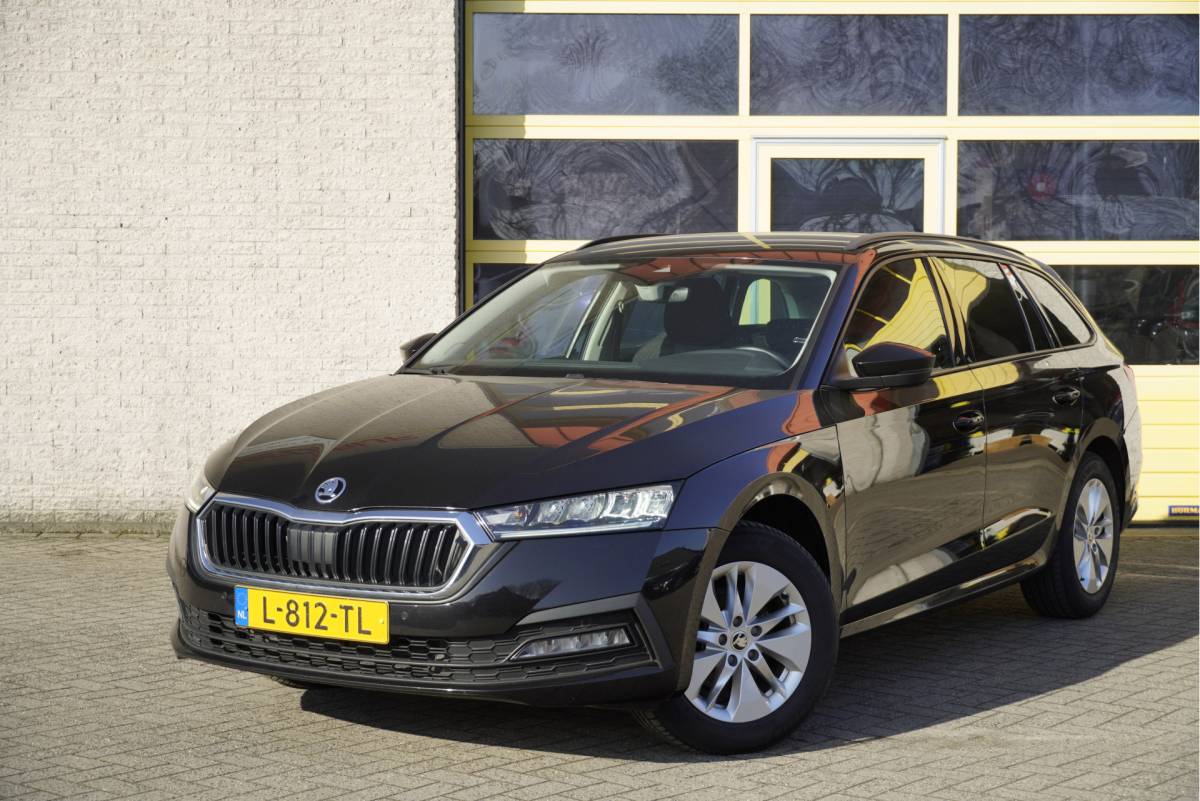 Škoda Octavia ŠKODA Octavia Combi 1.0 TSI Business Edition BJ2021 Lmv 16″ | Led V+A | Pdc | Navi | Dynamische knipperlichten | Elek. achterklep | App-Connect | Dashboard verlichting | Virtual cockpit | Climate control | Cruise control | Extra getint glas
