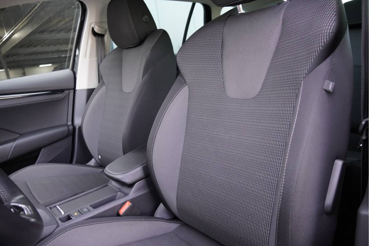 Škoda Octavia ŠKODA Octavia Combi 1.0 TSI Business Edition BJ2021 Lmv 16″ | Led V+A | Pdc | Navi | Dynamische knipperlichten | Elek. achterklep | App-Connect | Dashboard verlichting | Virtual cockpit | Climate control | Cruise control | Extra getint glas