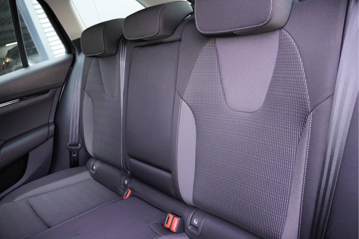 Škoda Octavia ŠKODA Octavia Combi 1.0 TSI Business Edition BJ2021 Lmv 16″ | Led V+A | Pdc | Navi | Dynamische knipperlichten | Elek. achterklep | App-Connect | Dashboard verlichting | Virtual cockpit | Climate control | Cruise control | Extra getint glas