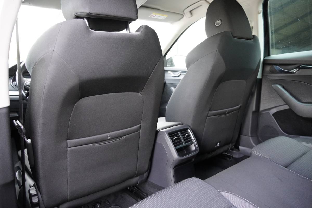 Škoda Octavia ŠKODA Octavia Combi 1.0 TSI Business Edition BJ2021 Lmv 16″ | Led V+A | Pdc | Navi | Dynamische knipperlichten | Elek. achterklep | App-Connect | Dashboard verlichting | Virtual cockpit | Climate control | Cruise control | Extra getint glas