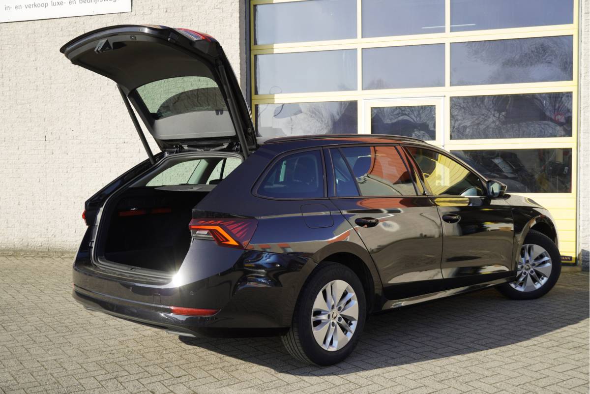 Škoda Octavia ŠKODA Octavia Combi 1.0 TSI Business Edition BJ2021 Lmv 16″ | Led V+A | Pdc | Navi | Dynamische knipperlichten | Elek. achterklep | App-Connect | Dashboard verlichting | Virtual cockpit | Climate control | Cruise control | Extra getint glas