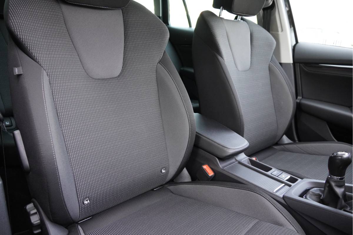 Škoda Octavia ŠKODA Octavia Combi 1.0 TSI Business Edition BJ2021 Lmv 16″ | Led V+A | Pdc | Navi | Dynamische knipperlichten | Elek. achterklep | App-Connect | Dashboard verlichting | Virtual cockpit | Climate control | Cruise control | Extra getint glas