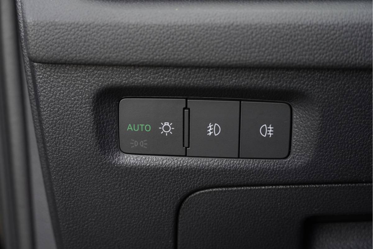 Škoda Octavia ŠKODA Octavia Combi 1.0 TSI Business Edition BJ2021 Lmv 16″ | Led V+A | Pdc | Navi | Dynamische knipperlichten | Elek. achterklep | App-Connect | Dashboard verlichting | Virtual cockpit | Climate control | Cruise control | Extra getint glas
