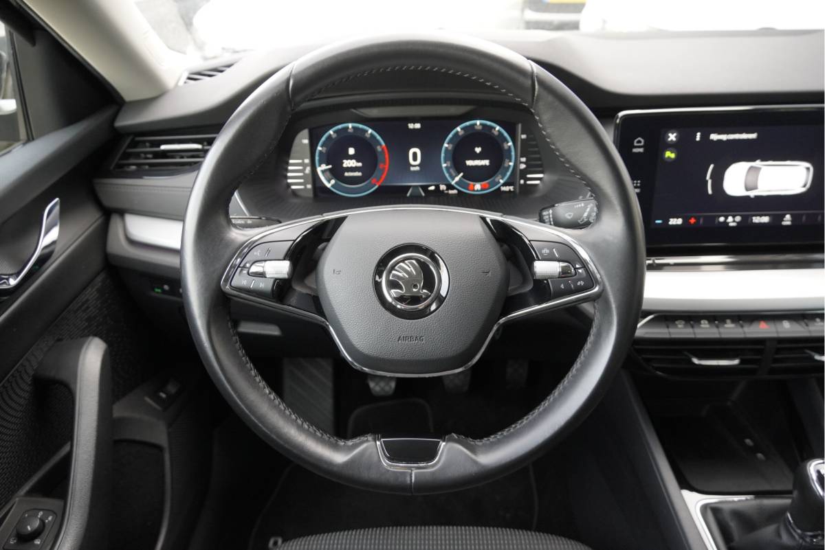Škoda Octavia ŠKODA Octavia Combi 1.0 TSI Business Edition BJ2021 Lmv 16″ | Led V+A | Pdc | Navi | Dynamische knipperlichten | Elek. achterklep | App-Connect | Dashboard verlichting | Virtual cockpit | Climate control | Cruise control | Extra getint glas