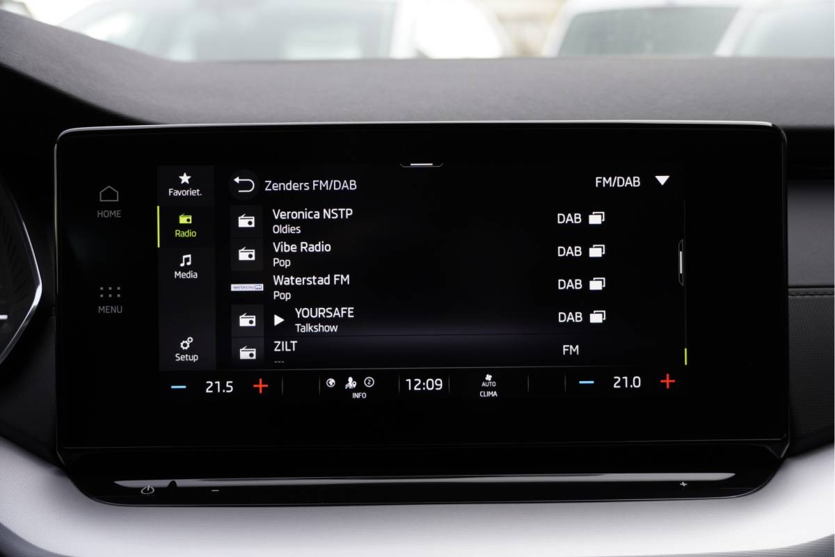 Škoda Octavia ŠKODA Octavia Combi 1.0 TSI Business Edition BJ2021 Lmv 16″ | Led V+A | Pdc | Navi | Dynamische knipperlichten | Elek. achterklep | App-Connect | Dashboard verlichting | Virtual cockpit | Climate control | Cruise control | Extra getint glas