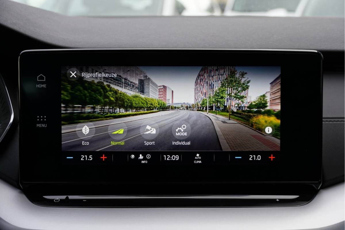 Škoda Octavia ŠKODA Octavia Combi 1.0 TSI Business Edition BJ2021 Lmv 16″ | Led V+A | Pdc | Navi | Dynamische knipperlichten | Elek. achterklep | App-Connect | Dashboard verlichting | Virtual cockpit | Climate control | Cruise control | Extra getint glas