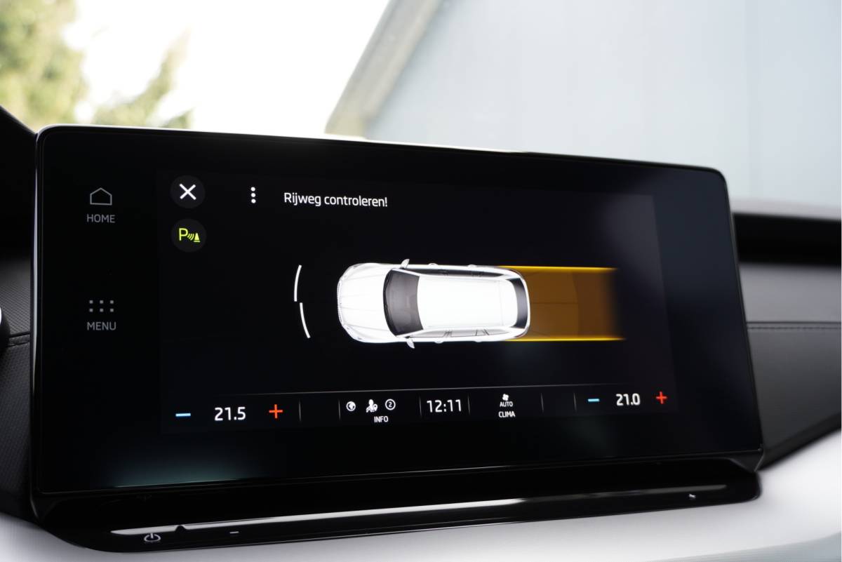 Škoda Octavia ŠKODA Octavia Combi 1.0 TSI Business Edition BJ2021 Lmv 16″ | Led V+A | Pdc | Navi | Dynamische knipperlichten | Elek. achterklep | App-Connect | Dashboard verlichting | Virtual cockpit | Climate control | Cruise control | Extra getint glas