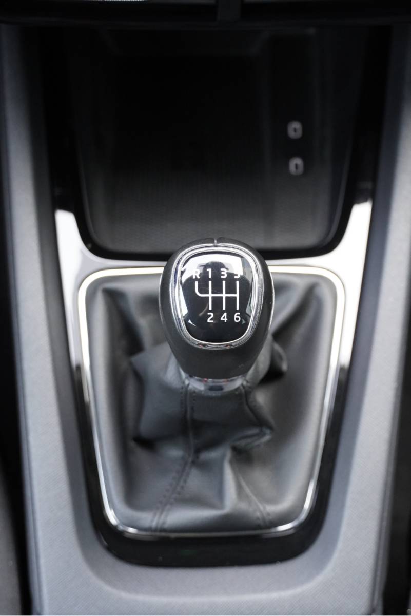Škoda Octavia ŠKODA Octavia Combi 1.0 TSI Business Edition BJ2021 Lmv 16″ | Led V+A | Pdc | Navi | Dynamische knipperlichten | Elek. achterklep | App-Connect | Dashboard verlichting | Virtual cockpit | Climate control | Cruise control | Extra getint glas