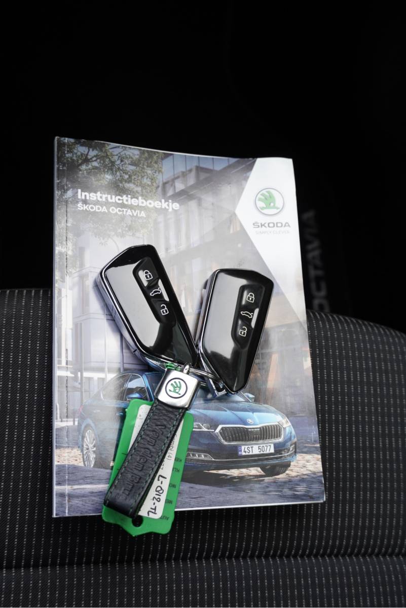 Škoda Octavia ŠKODA Octavia Combi 1.0 TSI Business Edition BJ2021 Lmv 16″ | Led V+A | Pdc | Navi | Dynamische knipperlichten | Elek. achterklep | App-Connect | Dashboard verlichting | Virtual cockpit | Climate control | Cruise control | Extra getint glas