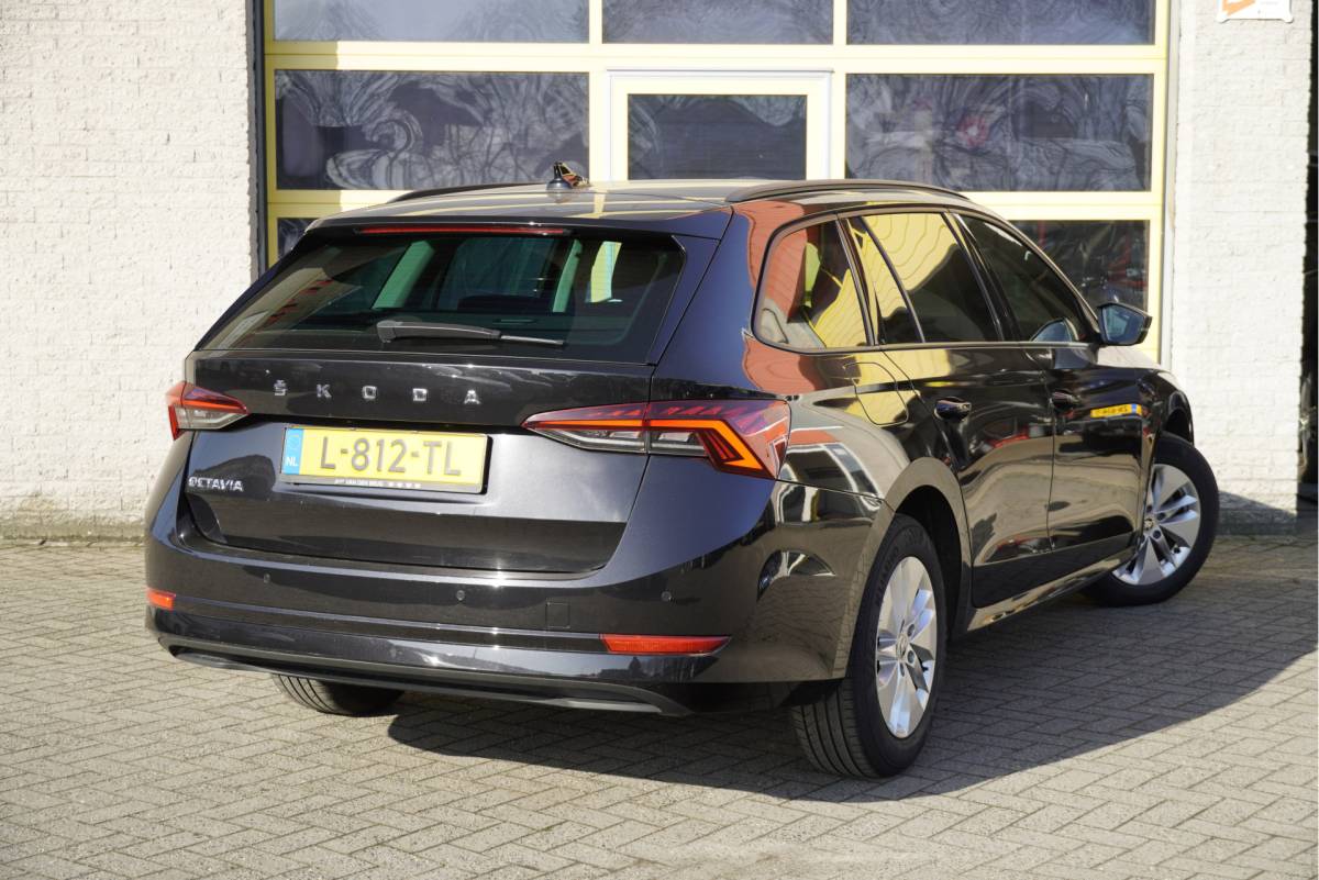 Škoda Octavia ŠKODA Octavia Combi 1.0 TSI Business Edition BJ2021 Lmv 16″ | Led V+A | Pdc | Navi | Dynamische knipperlichten | Elek. achterklep | App-Connect | Dashboard verlichting | Virtual cockpit | Climate control | Cruise control | Extra getint glas