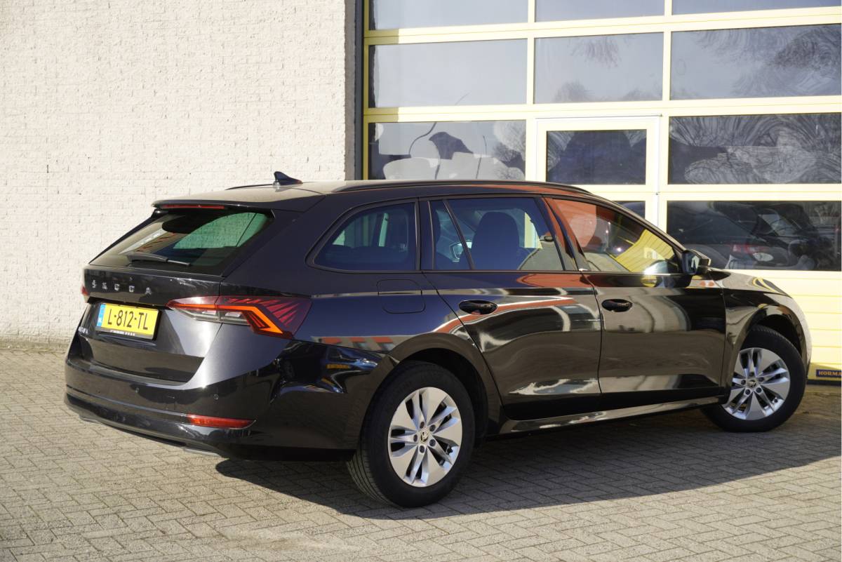 Škoda Octavia ŠKODA Octavia Combi 1.0 TSI Business Edition BJ2021 Lmv 16″ | Led V+A | Pdc | Navi | Dynamische knipperlichten | Elek. achterklep | App-Connect | Dashboard verlichting | Virtual cockpit | Climate control | Cruise control | Extra getint glas
