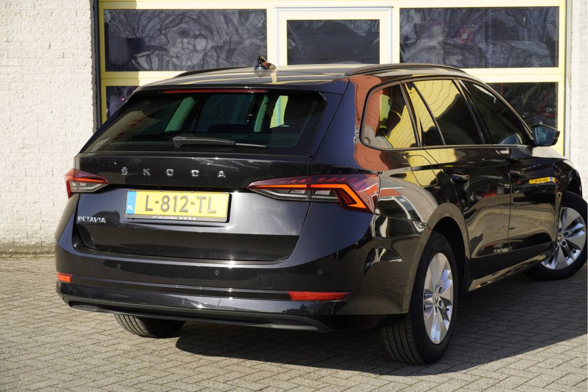 Škoda Octavia ŠKODA Octavia Combi 1.0 TSI Business Edition BJ2021 Lmv 16″ | Led V+A | Pdc | Navi | Dynamische knipperlichten | Elek. achterklep | App-Connect | Dashboard verlichting | Virtual cockpit | Climate control | Cruise control | Extra getint glas