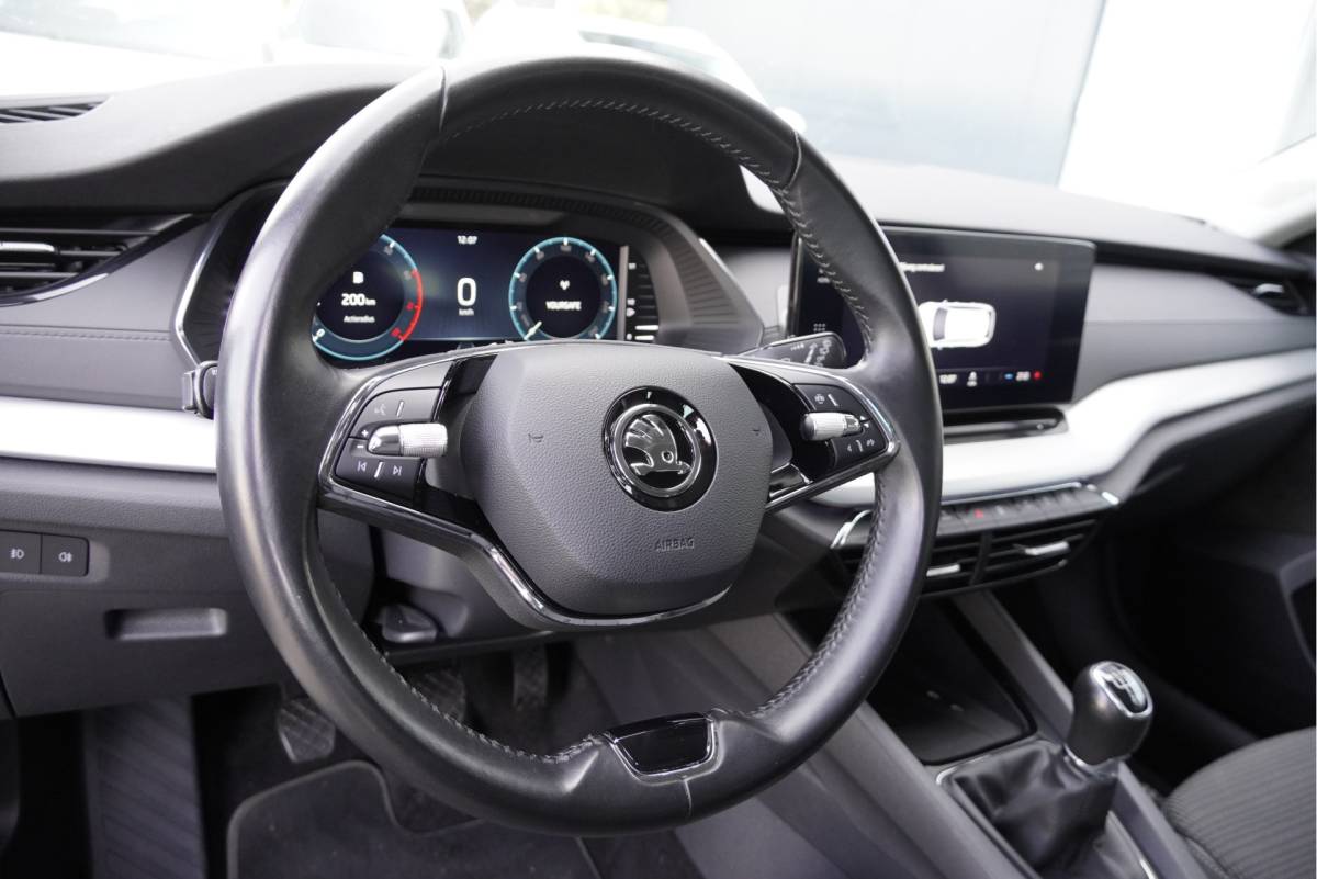 Škoda Octavia ŠKODA Octavia Combi 1.0 TSI Business Edition BJ2021 Lmv 16″ | Led V+A | Pdc | Navi | Dynamische knipperlichten | Elek. achterklep | App-Connect | Dashboard verlichting | Virtual cockpit | Climate control | Cruise control | Extra getint glas