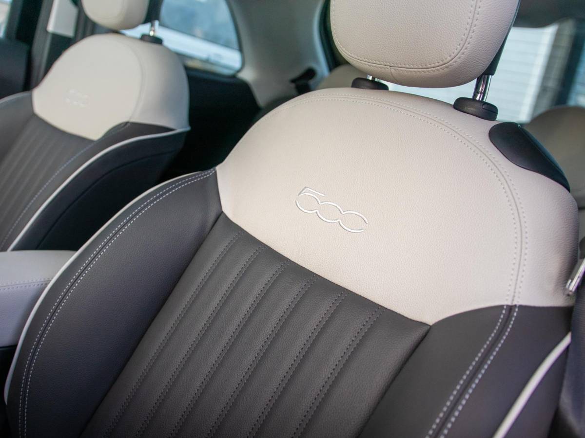Fiat 500 Fiat 500 Hybrid La Prima | Clima | LED | PDC | JBL Premium Audio | 17″ | Camera | Canneloni Ivory/Piombo interieur