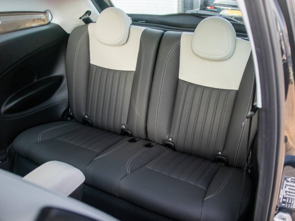 Fiat 500 Fiat 500 Hybrid La Prima | Clima | LED | PDC | JBL Premium Audio | 17″ | Camera | Canneloni Ivory/Piombo interieur