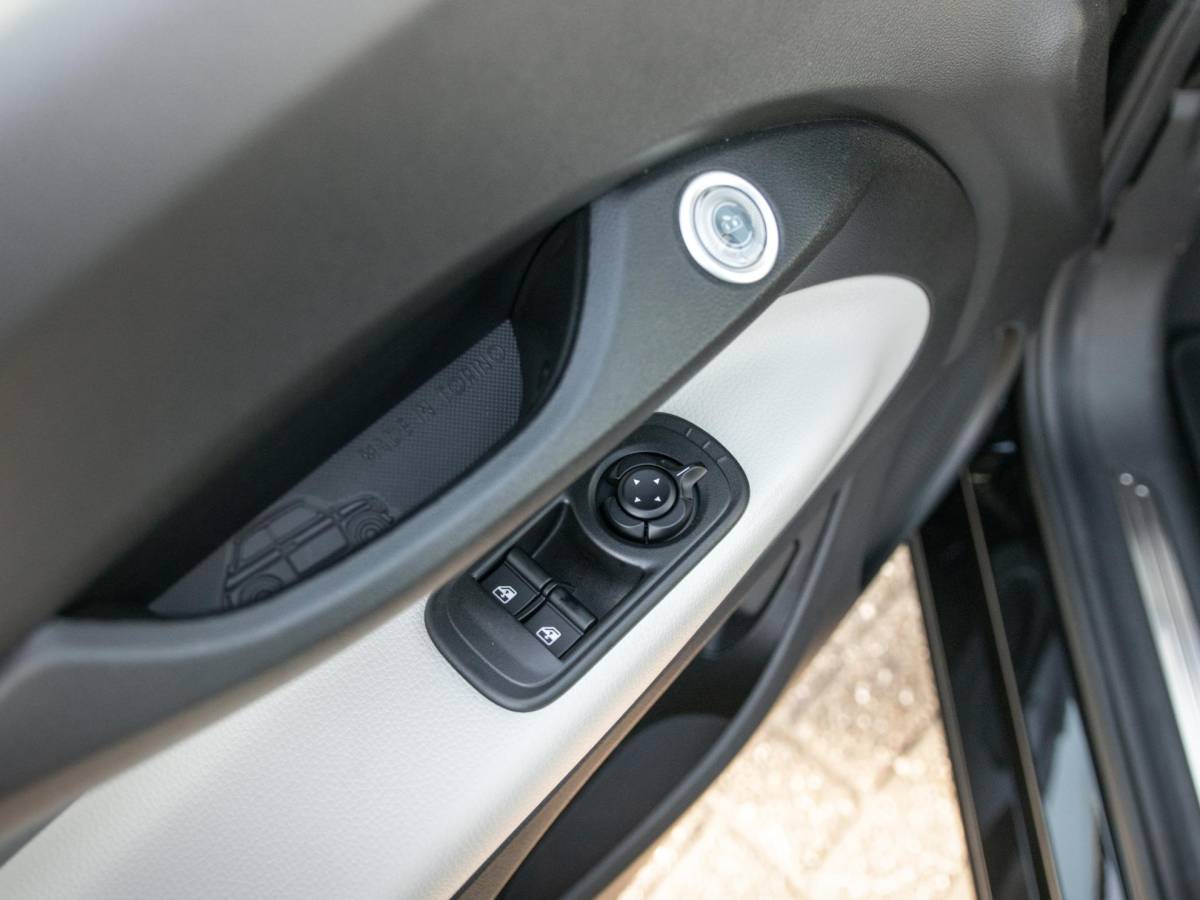 Fiat 500 Fiat 500 Hybrid La Prima | Clima | LED | PDC | JBL Premium Audio | 17″ | Camera | Canneloni Ivory/Piombo interieur