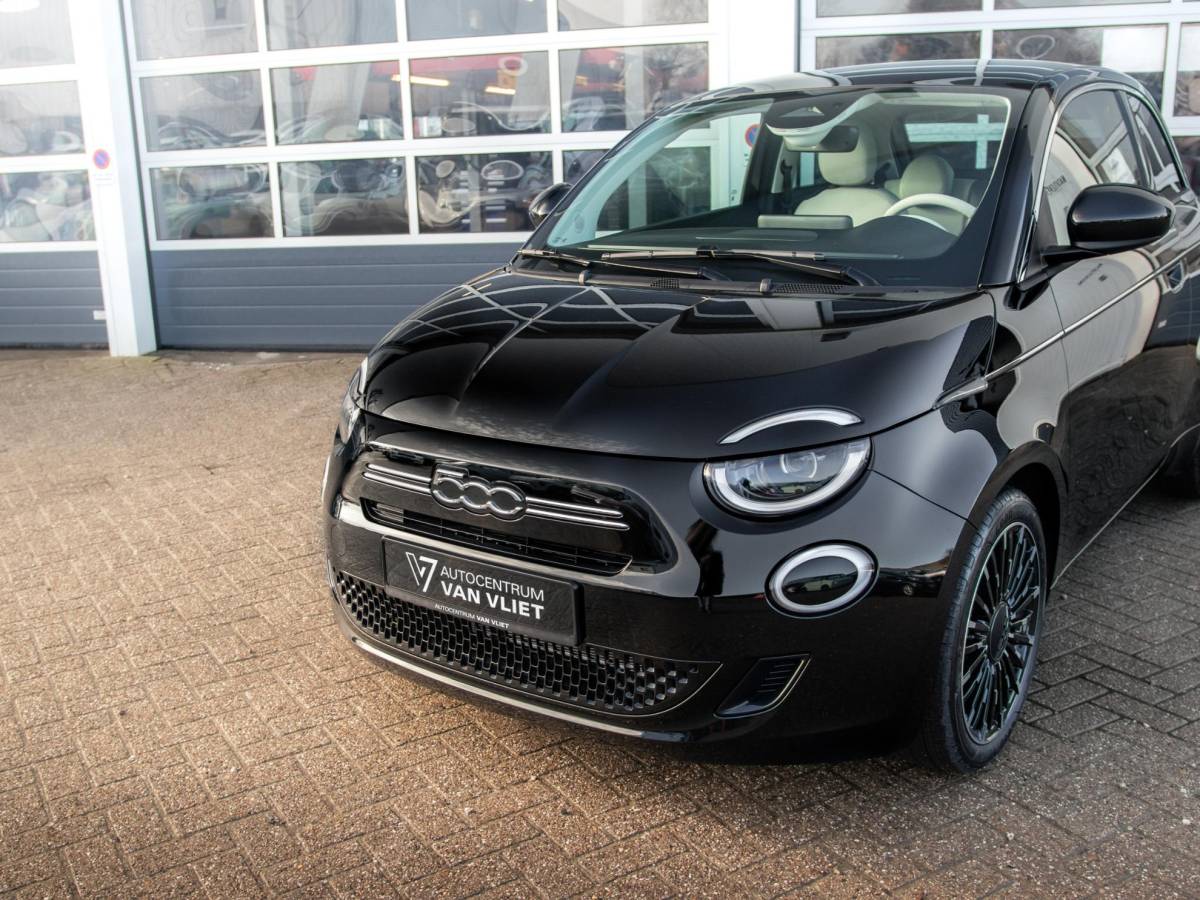 Fiat 500 Fiat 500 Hybrid La Prima | Clima | LED | PDC | JBL Premium Audio | 17″ | Camera | Canneloni Ivory/Piombo interieur