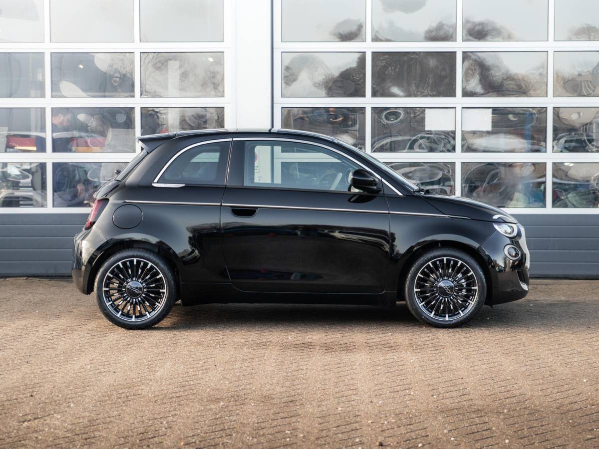 Fiat 500 Fiat 500 Hybrid La Prima | Clima | LED | PDC | JBL Premium Audio | 17″ | Camera | Canneloni Ivory/Piombo interieur