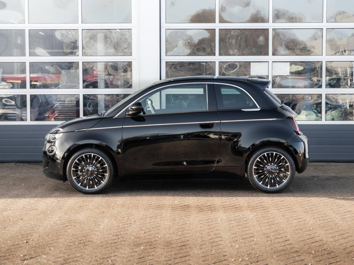 Fiat 500 Fiat 500 Hybrid La Prima | Clima | LED | PDC | JBL Premium Audio | 17″ | Camera | Canneloni Ivory/Piombo interieur