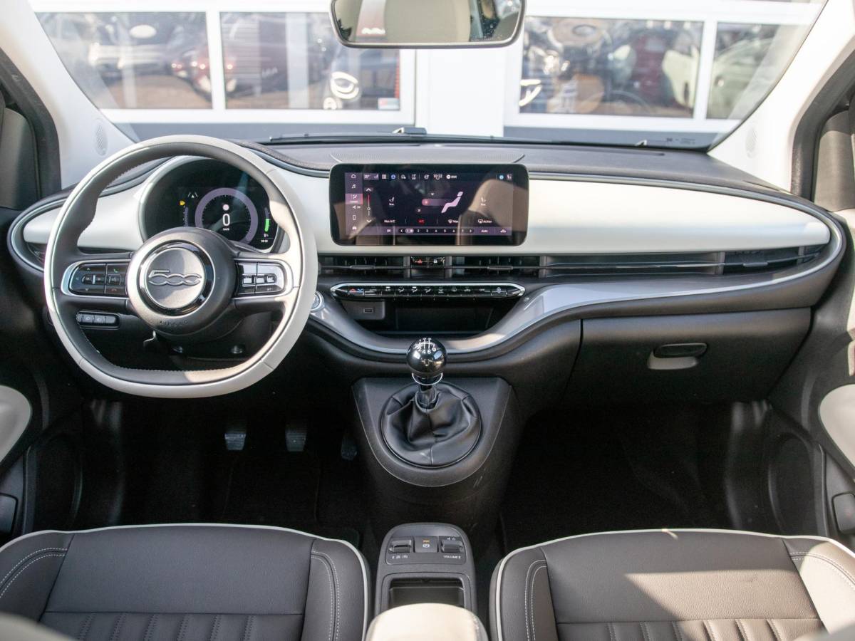 Fiat 500 Fiat 500 Hybrid La Prima | Clima | LED | PDC | JBL Premium Audio | 17″ | Camera | Canneloni Ivory/Piombo interieur