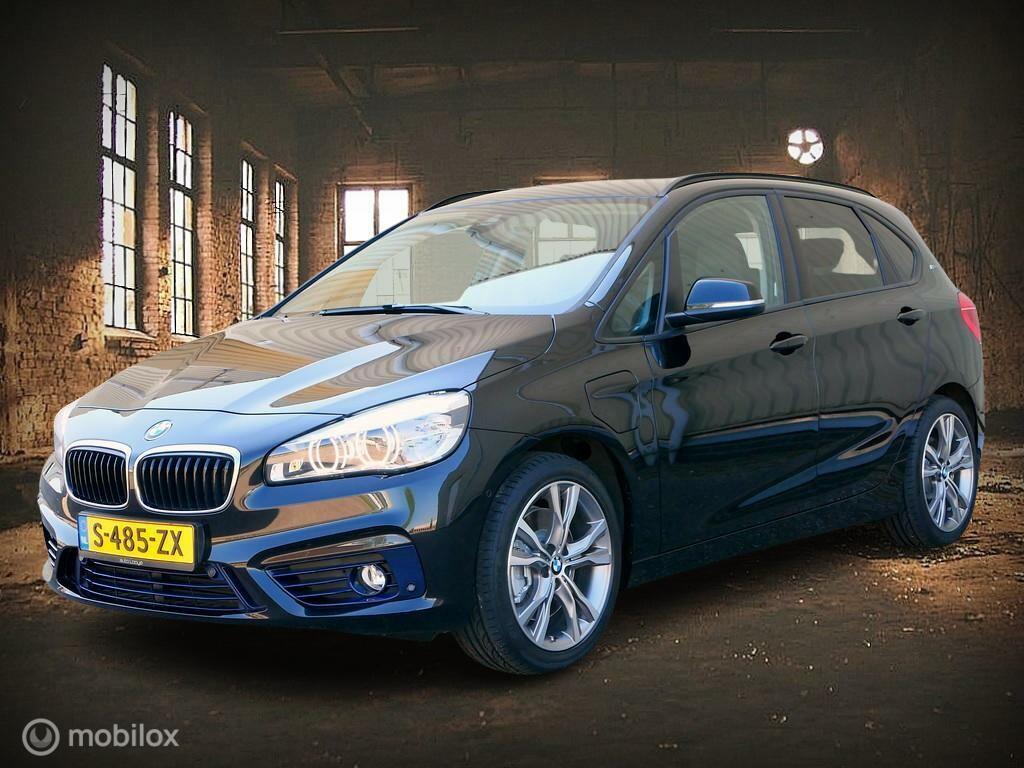 BMW 2 Serie BMW 2-serie Active Tourer 225XE Sport Line – leer – LED – 18 inch