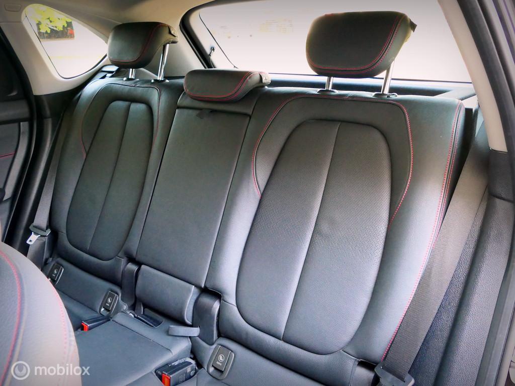 BMW 2 Serie BMW 2-serie Active Tourer 225XE Sport Line – leer – LED – 18 inch