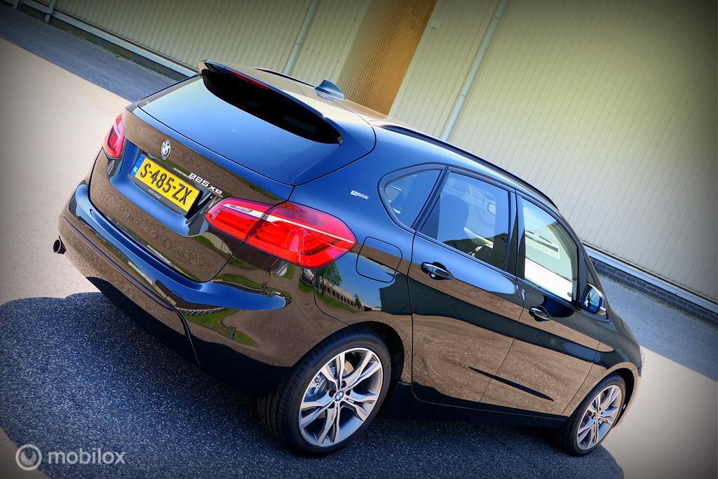 BMW 2 Serie BMW 2-serie Active Tourer 225XE Sport Line – leer – LED – 18 inch
