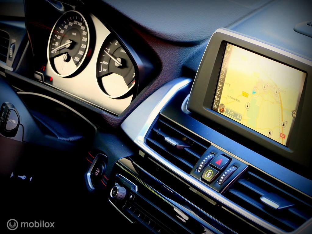 BMW 2 Serie BMW 2-serie Active Tourer 225XE Sport Line – leer – LED – 18 inch