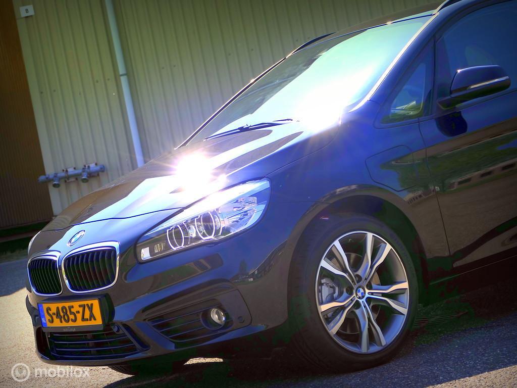 BMW 2 Serie BMW 2-serie Active Tourer 225XE Sport Line – leer – LED – 18 inch