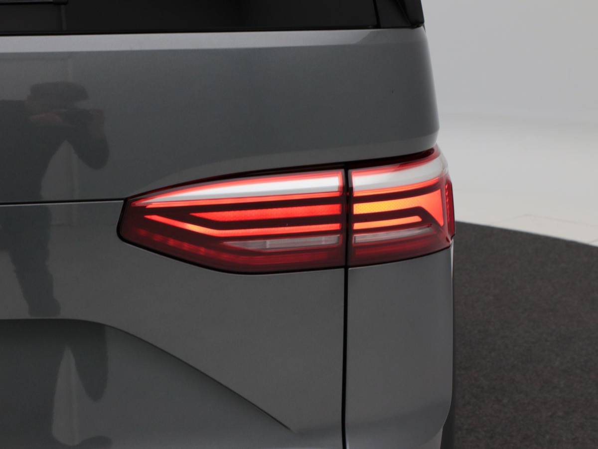 Volkswagen Multivan Volkswagen Bedrijfswagens Multivan Bulli L2 1.5 eHybrid EU6 180 kW/245pk DSG 4Motion | Incl BTW/BPM | 7 zitplaatsen vis-a-vis | Trekhaak | Stoelverwarming | Verlaagd onderstel dynamisch | 19″ Halmstad lichtmetaal  l Wordt verwacht 2 maart |
