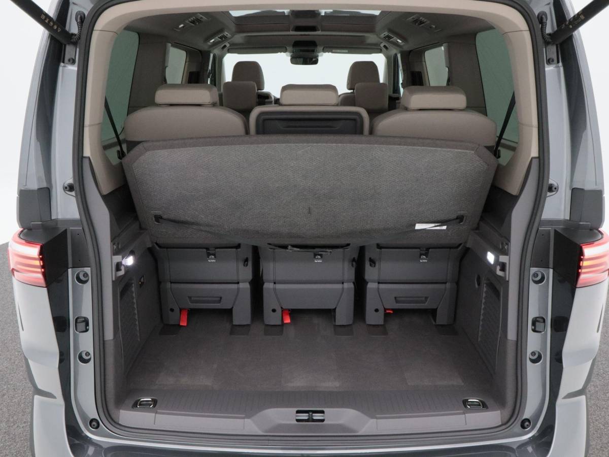 Volkswagen Multivan Volkswagen Bedrijfswagens Multivan Bulli L2 1.5 eHybrid EU6 180 kW/245pk DSG 4Motion | Incl BTW/BPM | 7 zitplaatsen vis-a-vis | Trekhaak | Stoelverwarming | Verlaagd onderstel dynamisch | 19″ Halmstad lichtmetaal  l Wordt verwacht 2 maart |