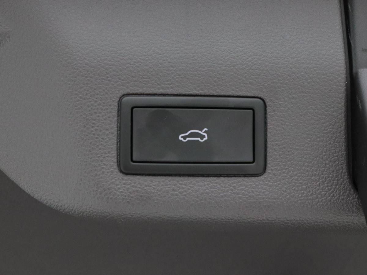 Volkswagen Multivan Volkswagen Bedrijfswagens Multivan Bulli L2 1.5 eHybrid EU6 180 kW/245pk DSG 4Motion | Incl BTW/BPM | 7 zitplaatsen vis-a-vis | Trekhaak | Stoelverwarming | Verlaagd onderstel dynamisch | 19″ Halmstad lichtmetaal  l Wordt verwacht 2 maart |