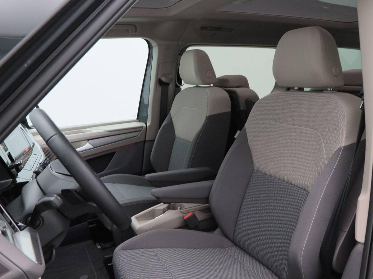 Volkswagen Multivan Volkswagen Bedrijfswagens Multivan Bulli L2 1.5 eHybrid EU6 180 kW/245pk DSG 4Motion | Incl BTW/BPM | 7 zitplaatsen vis-a-vis | Trekhaak | Stoelverwarming | Verlaagd onderstel dynamisch | 19″ Halmstad lichtmetaal  l Wordt verwacht 2 maart |